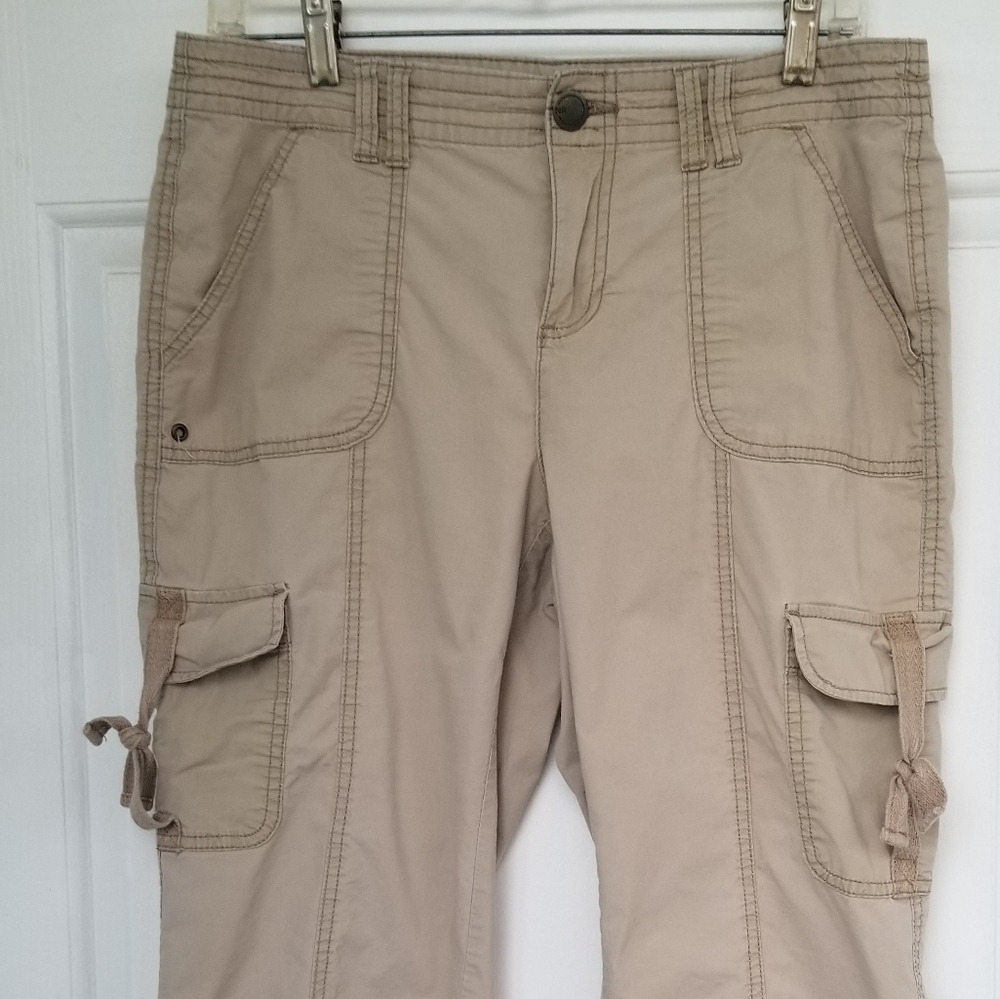 Natural Reflections Bass Pro Shop Khaki Capri Pants